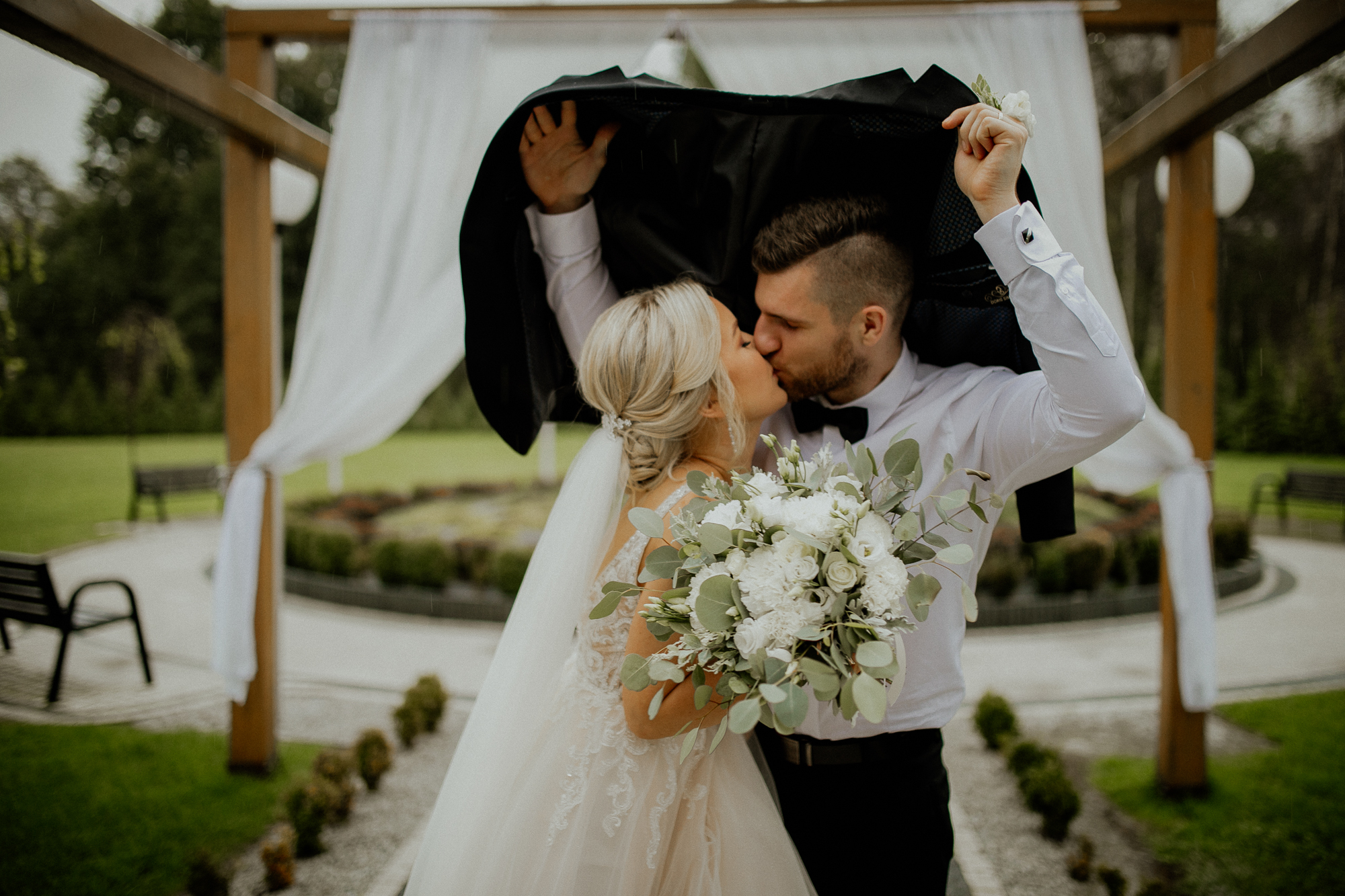 wesele w deszczu
